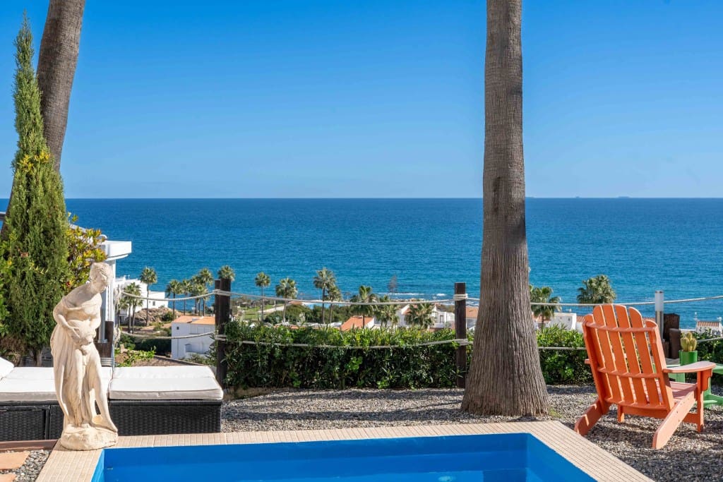 3 soverom Kjedet enebolig til salgs i Manilva med svømmebasseng - € 745 000 (Ref: 9431578)