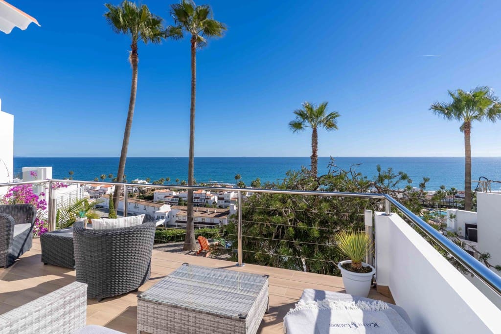 3 soverom Kjedet enebolig til salgs i Manilva med svømmebasseng - € 745 000 (Ref: 9431578)