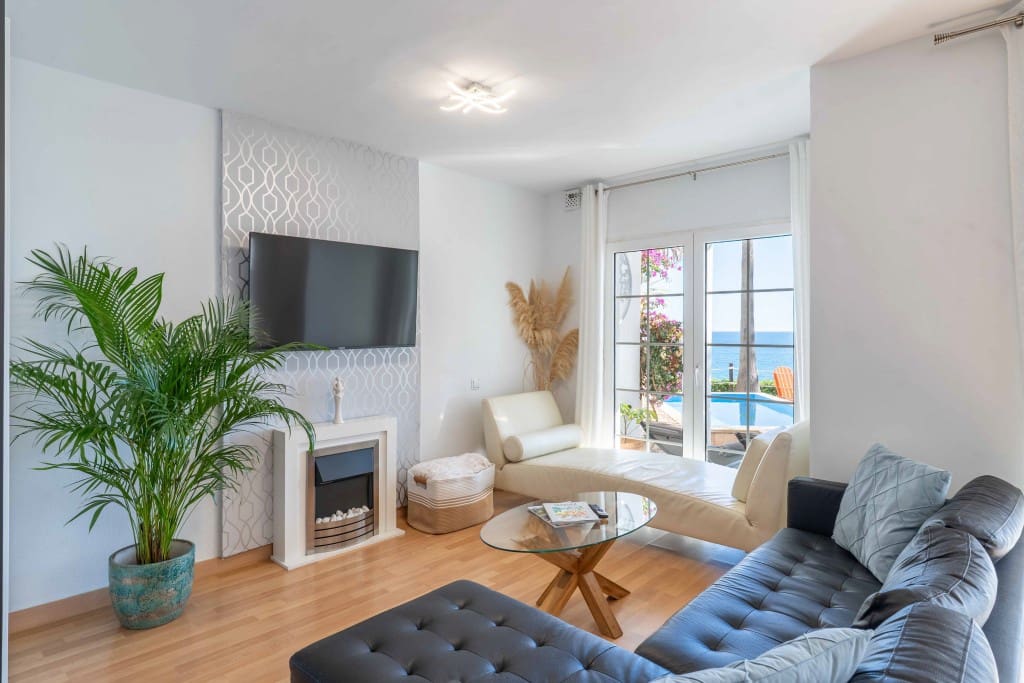 3 soverom Kjedet enebolig til salgs i Manilva med svømmebasseng - € 745 000 (Ref: 9431578)