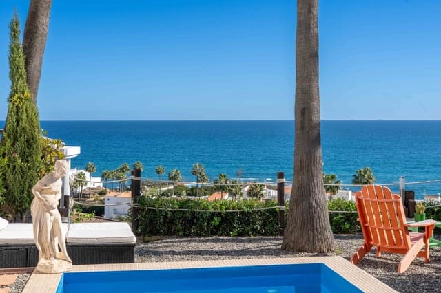 3 soverom Kjedet enebolig til salgs i Manilva med svømmebasseng - € 745 000 (Ref: 9431578)