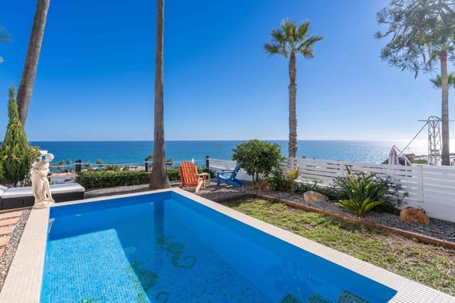 3 soverom Kjedet enebolig til salgs i Manilva med svømmebasseng - € 745 000 (Ref: 9431578)