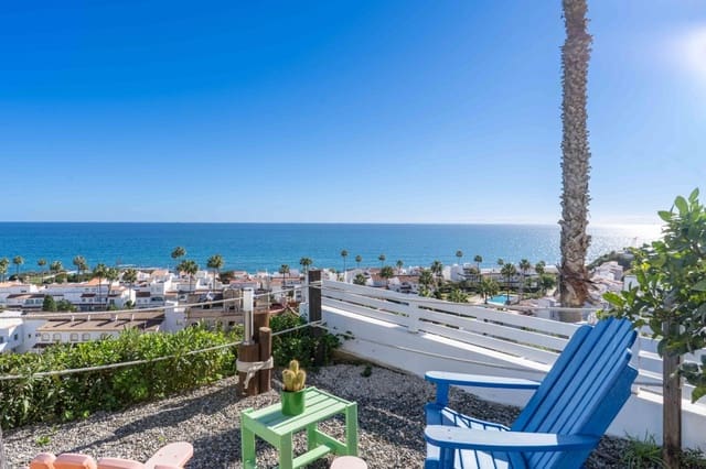 3 soverom Kjedet enebolig til salgs i Manilva med svømmebasseng - € 745 000 (Ref: 9431578)