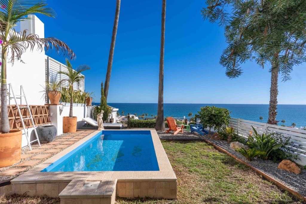 3 soverom Kjedet enebolig til salgs i Manilva med svømmebasseng - € 745 000 (Ref: 9431578)