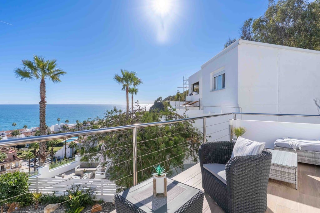 3 soverom Kjedet enebolig til salgs i Manilva med svømmebasseng - € 745 000 (Ref: 9431578)