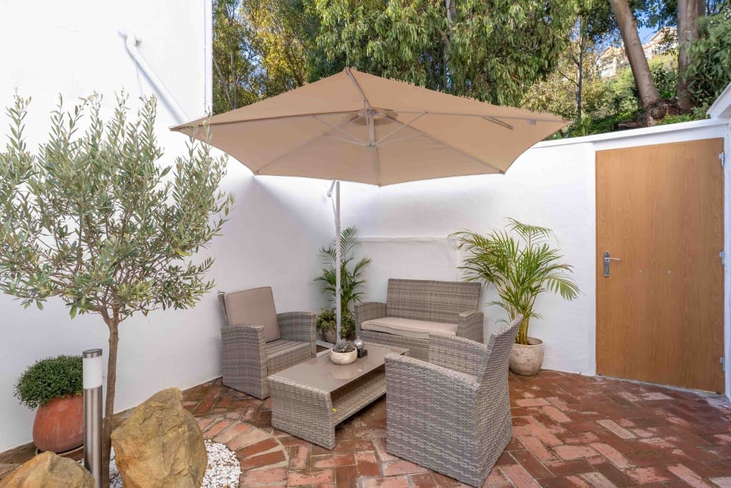 3 soverom Kjedet enebolig til salgs i Manilva med svømmebasseng - € 745 000 (Ref: 9431578)