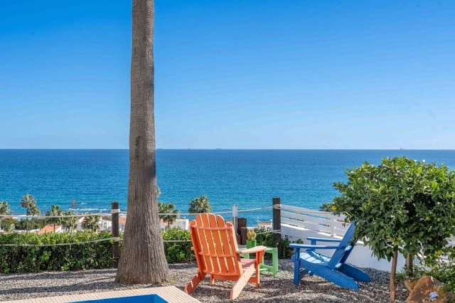 3 soverom Kjedet enebolig til salgs i Manilva med svømmebasseng - € 745 000 (Ref: 9431578)