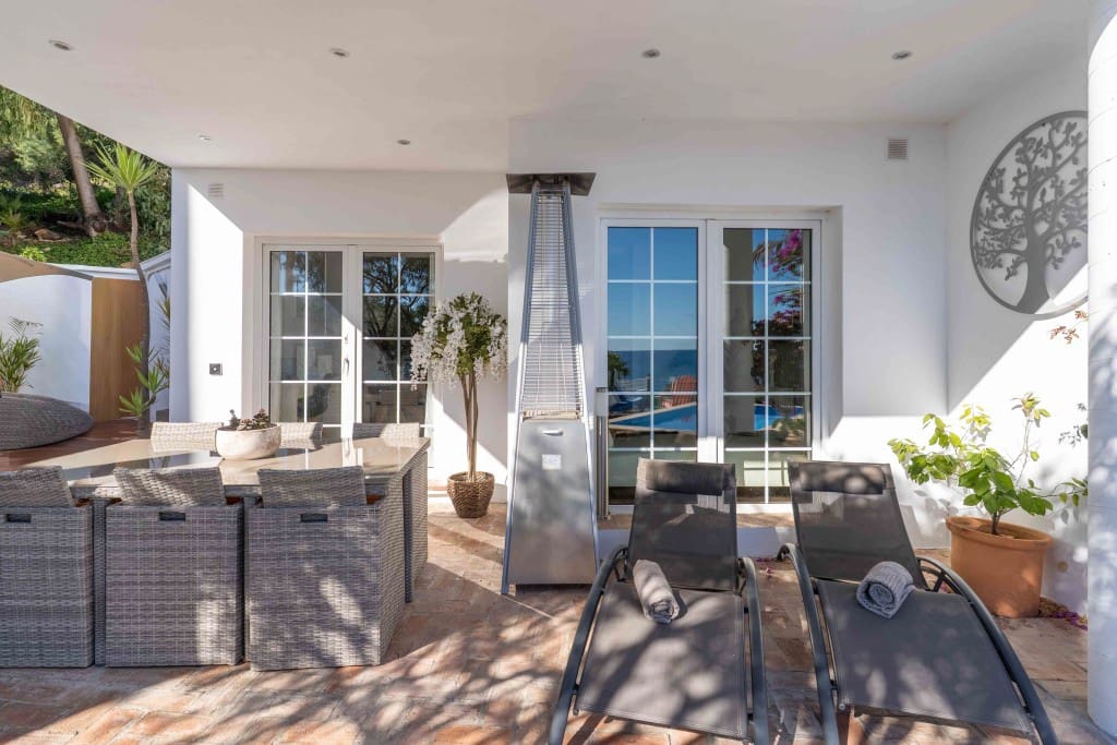 3 soverom Kjedet enebolig til salgs i Manilva med svømmebasseng - € 745 000 (Ref: 9431578)