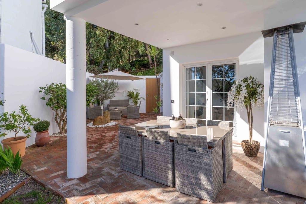 3 soverom Kjedet enebolig til salgs i Manilva med svømmebasseng - € 745 000 (Ref: 9431578)