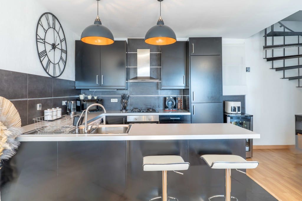 3 soverom Kjedet enebolig til salgs i Manilva med svømmebasseng - € 745 000 (Ref: 9431578)