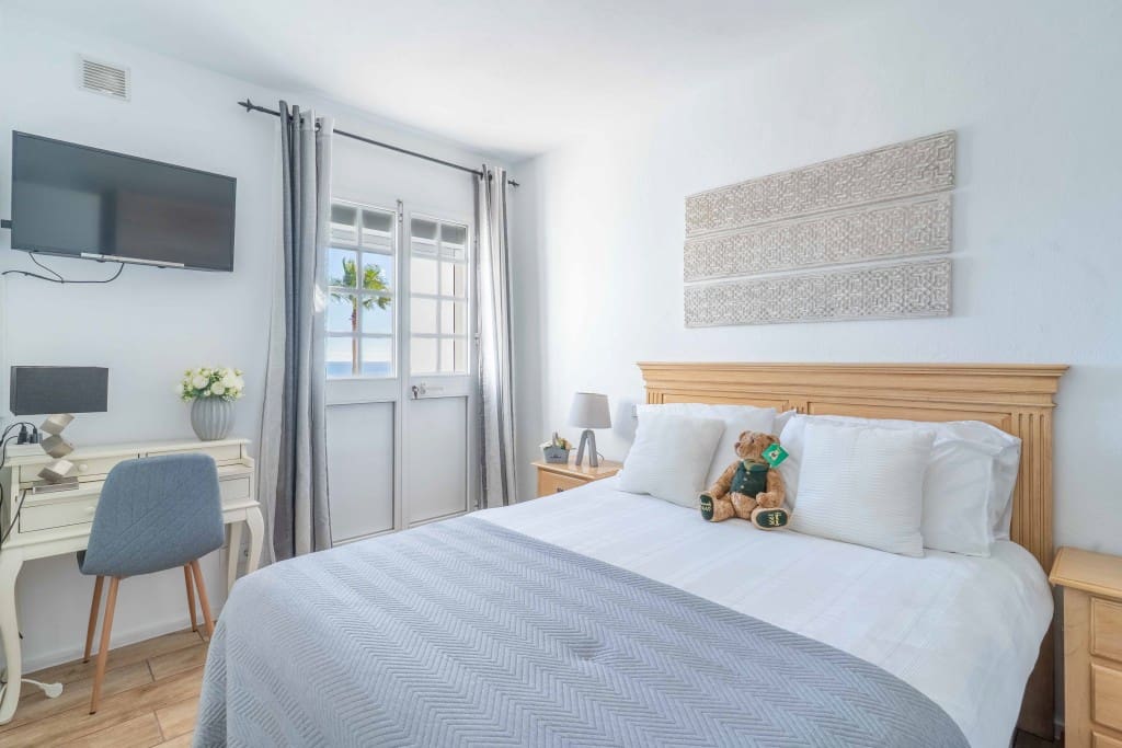 3 soverom Kjedet enebolig til salgs i Manilva med svømmebasseng - € 745 000 (Ref: 9431578)