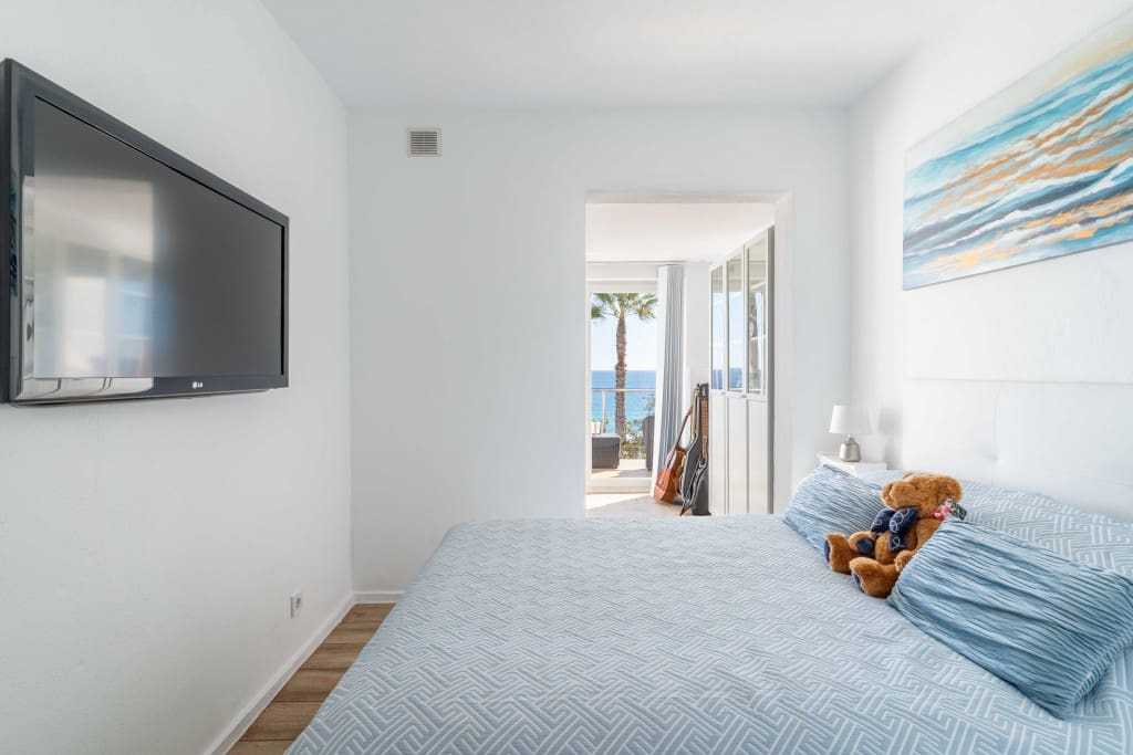 3 soverom Kjedet enebolig til salgs i Manilva med svømmebasseng - € 745 000 (Ref: 9431578)