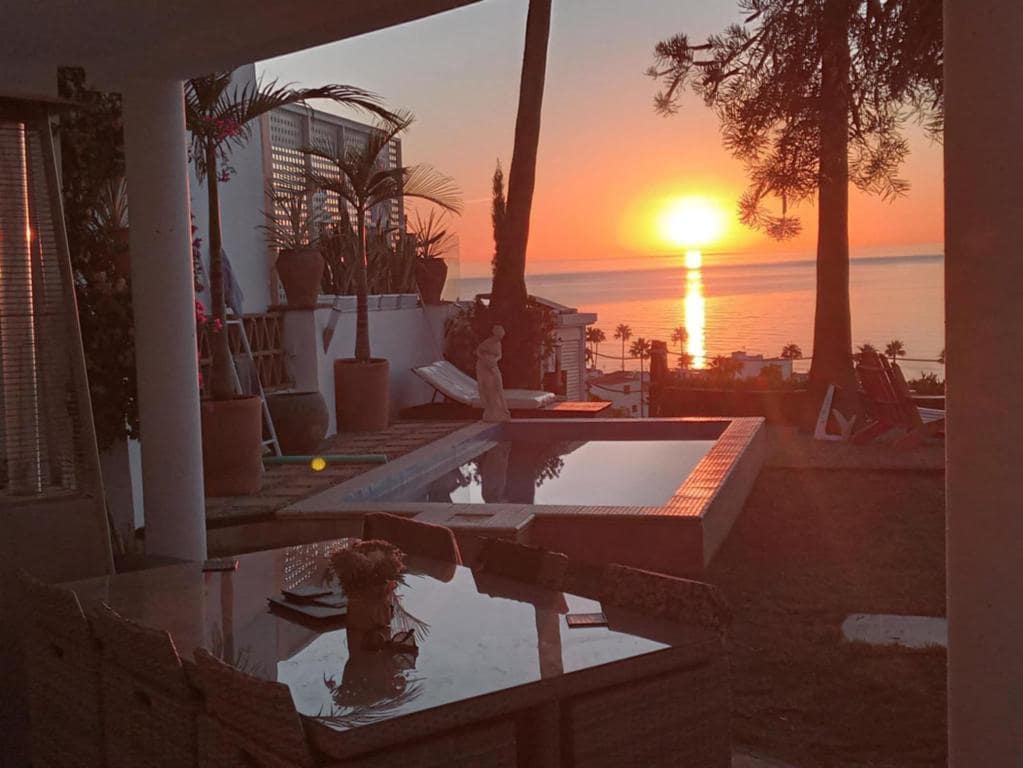 3 soverom Kjedet enebolig til salgs i Manilva med svømmebasseng - € 745 000 (Ref: 9431578)