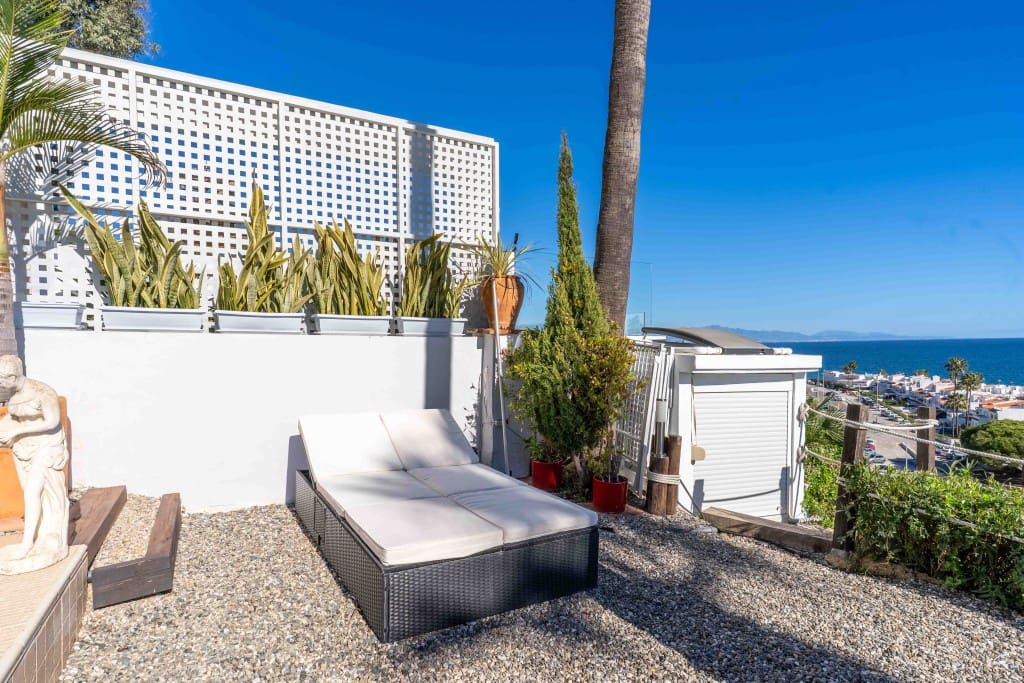 3 soverom Kjedet enebolig til salgs i Manilva med svømmebasseng - € 745 000 (Ref: 9431578)