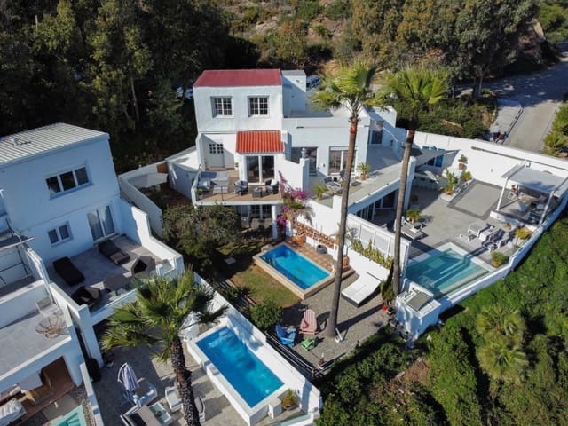 3 slaapkamer Halfvrijstaande villa te koop in Manilva met zwembad - € 745.000 (Ref: 9431578)