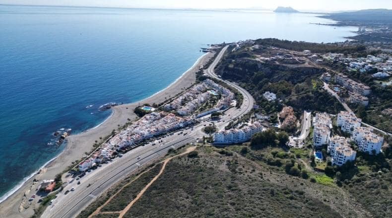 3 soverom Kjedet enebolig til salgs i Manilva med svømmebasseng - € 745 000 (Ref: 9431578)