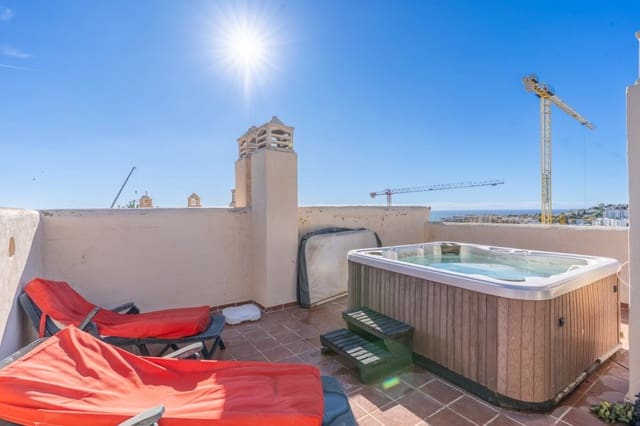 2 makuuhuone Omakotitalo myytävänä paikassa La Cala de Mijas, Mijas mukana uima-altaan - 420 000 € (Ref: 9431579)