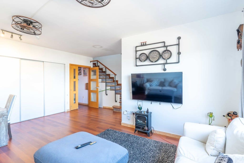 2 makuuhuone Omakotitalo myytävänä paikassa La Cala de Mijas mukana uima-altaan - 420 000 € (Ref: 9431579)