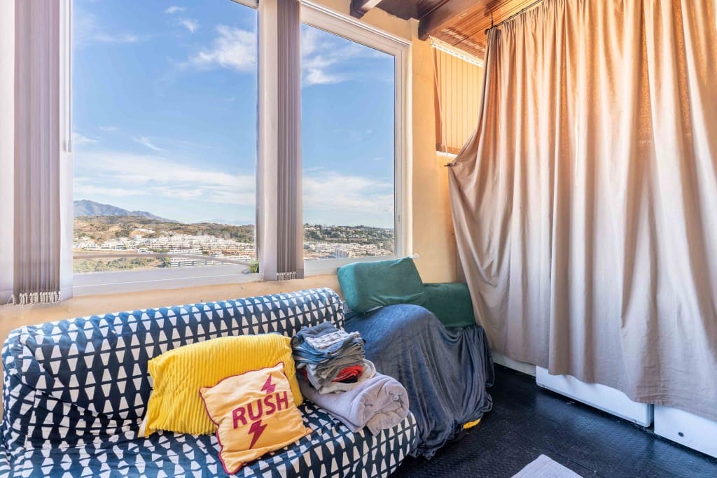 2 makuuhuone Omakotitalo myytävänä paikassa La Cala de Mijas mukana uima-altaan - 420 000 € (Ref: 9431579)