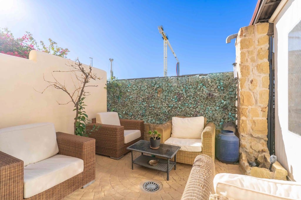 2 makuuhuone Omakotitalo myytävänä paikassa La Cala de Mijas mukana uima-altaan - 420 000 € (Ref: 9431579)