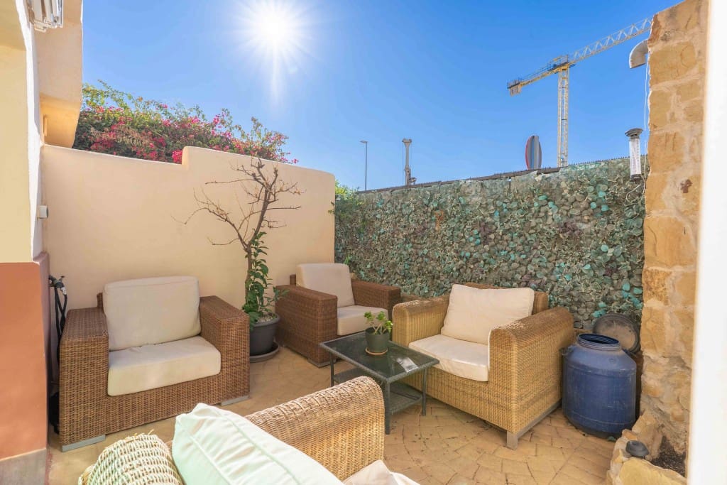 2 makuuhuone Omakotitalo myytävänä paikassa La Cala de Mijas mukana uima-altaan - 420 000 € (Ref: 9431579)