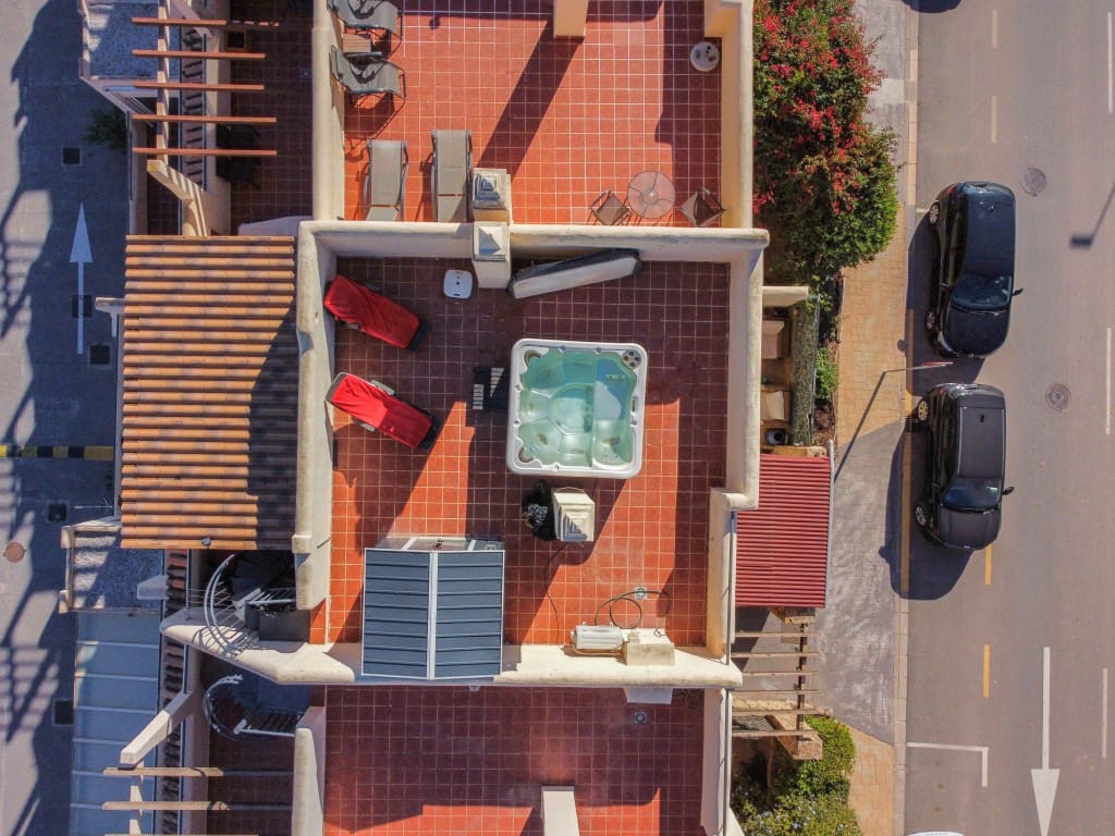 2 makuuhuone Omakotitalo myytävänä paikassa La Cala de Mijas mukana uima-altaan - 420 000 € (Ref: 9431579)