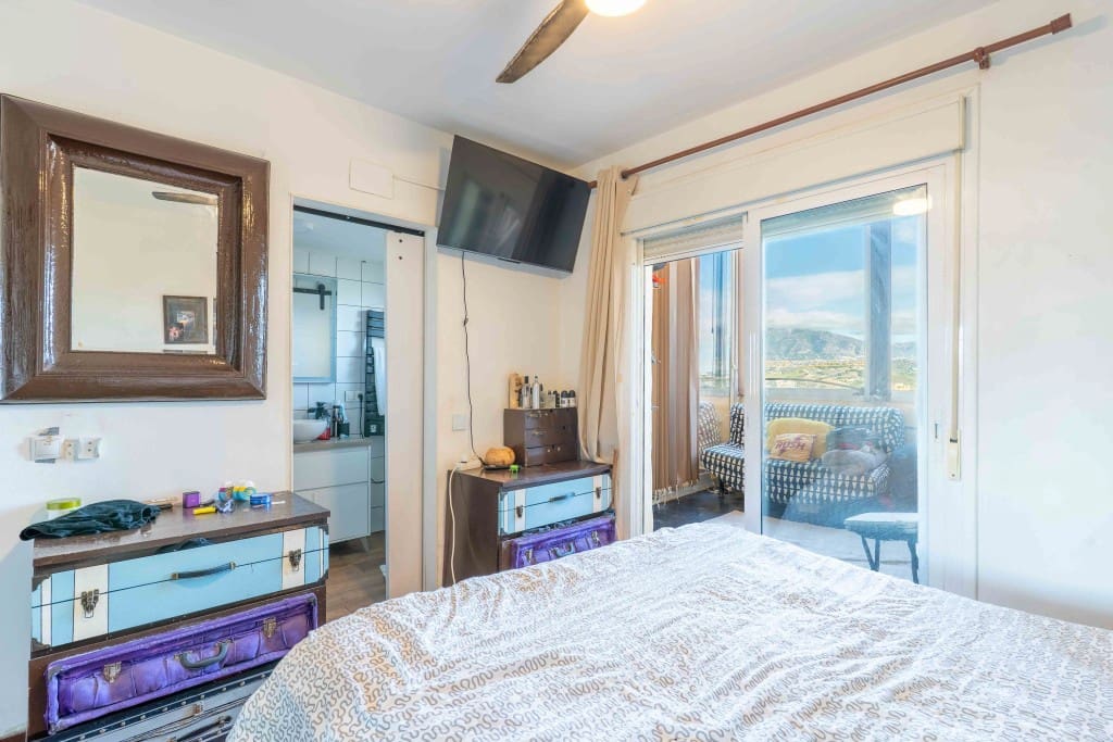 2 makuuhuone Omakotitalo myytävänä paikassa La Cala de Mijas mukana uima-altaan - 420 000 € (Ref: 9431579)