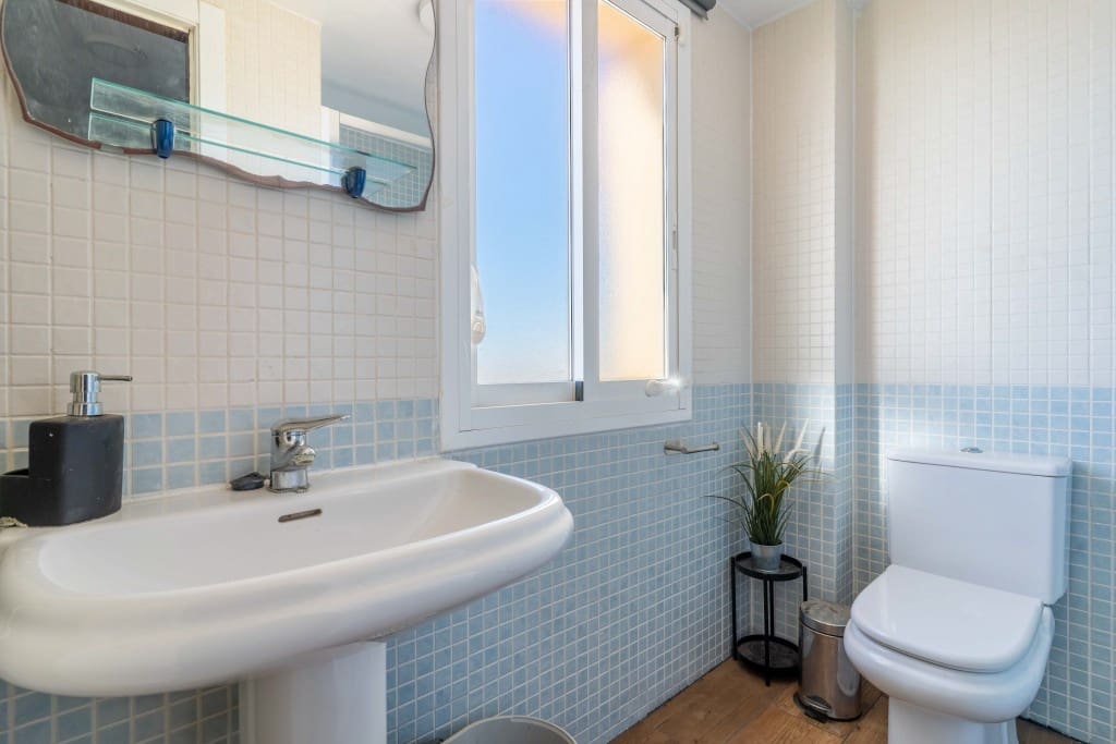 2 makuuhuone Omakotitalo myytävänä paikassa La Cala de Mijas mukana uima-altaan - 420 000 € (Ref: 9431579)