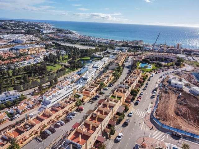 2 makuuhuone Omakotitalo myytävänä paikassa La Cala de Mijas, Mijas mukana uima-altaan - 420 000 € (Ref: 9431579)