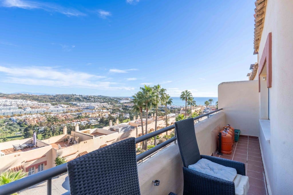 2 makuuhuone Omakotitalo myytävänä paikassa La Cala de Mijas mukana uima-altaan - 420 000 € (Ref: 9431579)