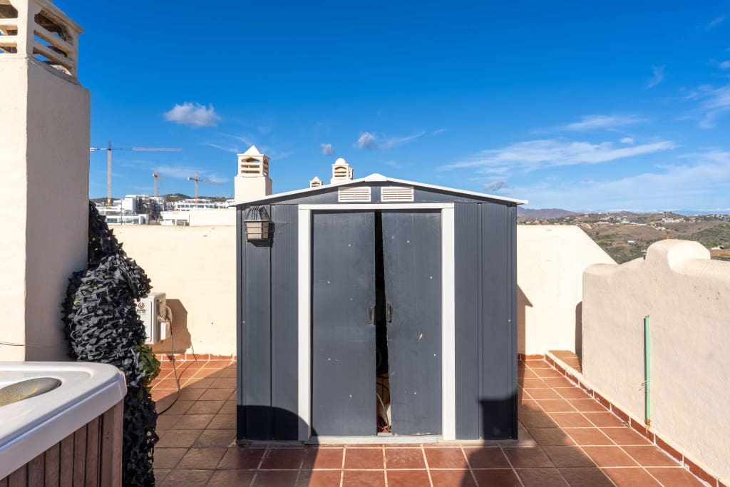 2 makuuhuone Omakotitalo myytävänä paikassa La Cala de Mijas mukana uima-altaan - 420 000 € (Ref: 9431579)