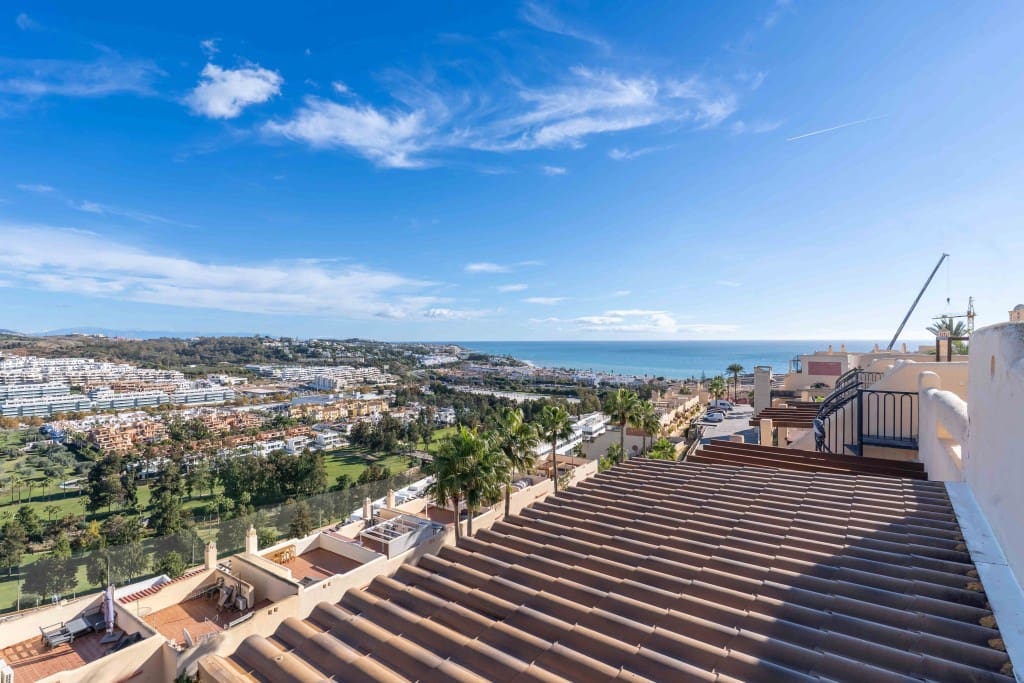 2 makuuhuone Omakotitalo myytävänä paikassa La Cala de Mijas mukana uima-altaan - 420 000 € (Ref: 9431579)