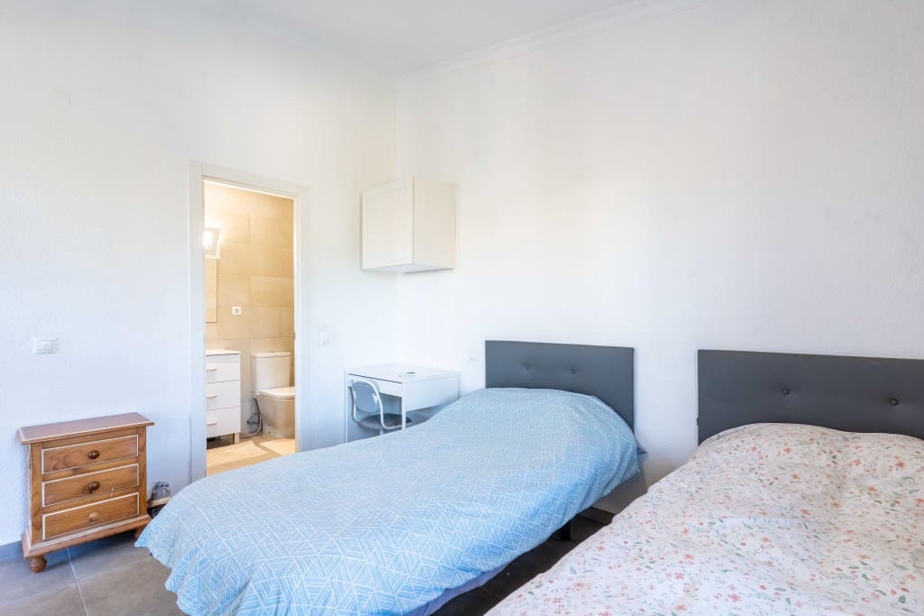 3 makuuhuone Paritalo myytävänä paikassa Estepona mukana uima-altaan - 360 000 € (Ref: 9431581)