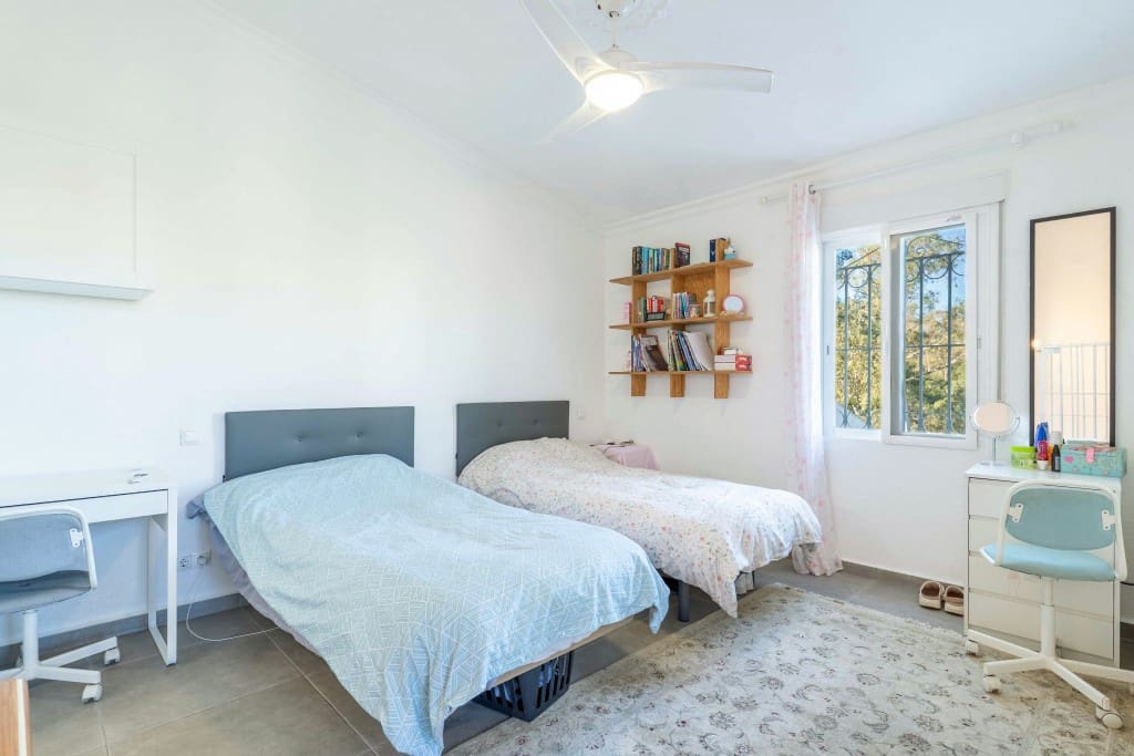 3 makuuhuone Paritalo myytävänä paikassa Estepona mukana uima-altaan - 360 000 € (Ref: 9431581)