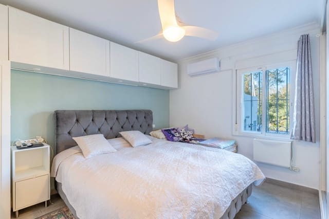 3 makuuhuone Paritalo myytävänä paikassa Estepona mukana uima-altaan - 360 000 € (Ref: 9431581)