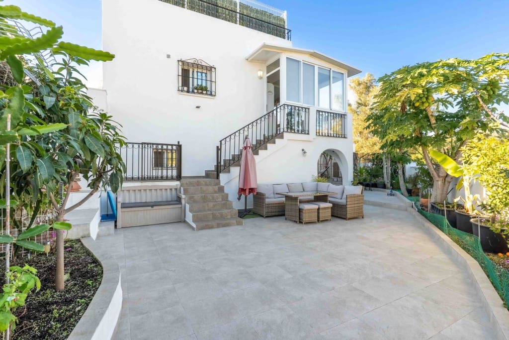 3 makuuhuone Paritalo myytävänä paikassa Estepona mukana uima-altaan - 360 000 € (Ref: 9431581)