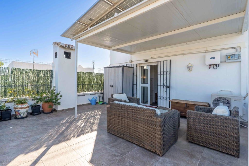 3 makuuhuone Paritalo myytävänä paikassa Estepona mukana uima-altaan - 360 000 € (Ref: 9431581)