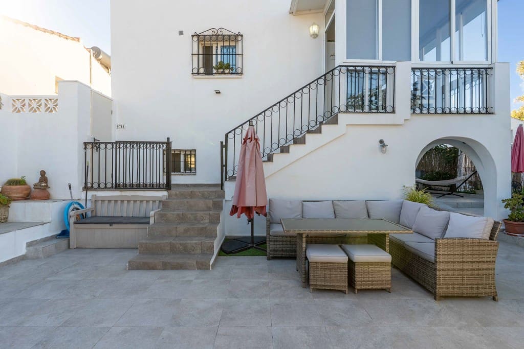 3 makuuhuone Paritalo myytävänä paikassa Estepona mukana uima-altaan - 360 000 € (Ref: 9431581)