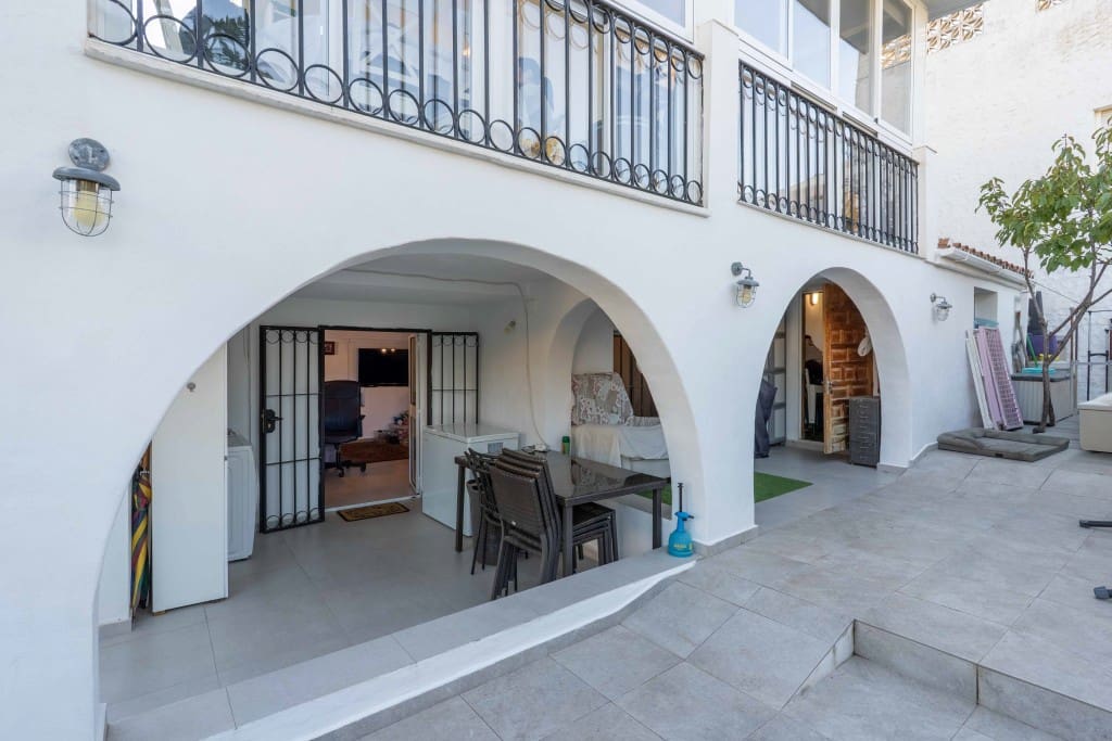 3 makuuhuone Paritalo myytävänä paikassa Estepona mukana uima-altaan - 360 000 € (Ref: 9431581)