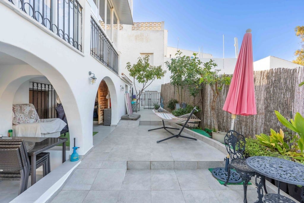 3 makuuhuone Paritalo myytävänä paikassa Estepona mukana uima-altaan - 360 000 € (Ref: 9431581)