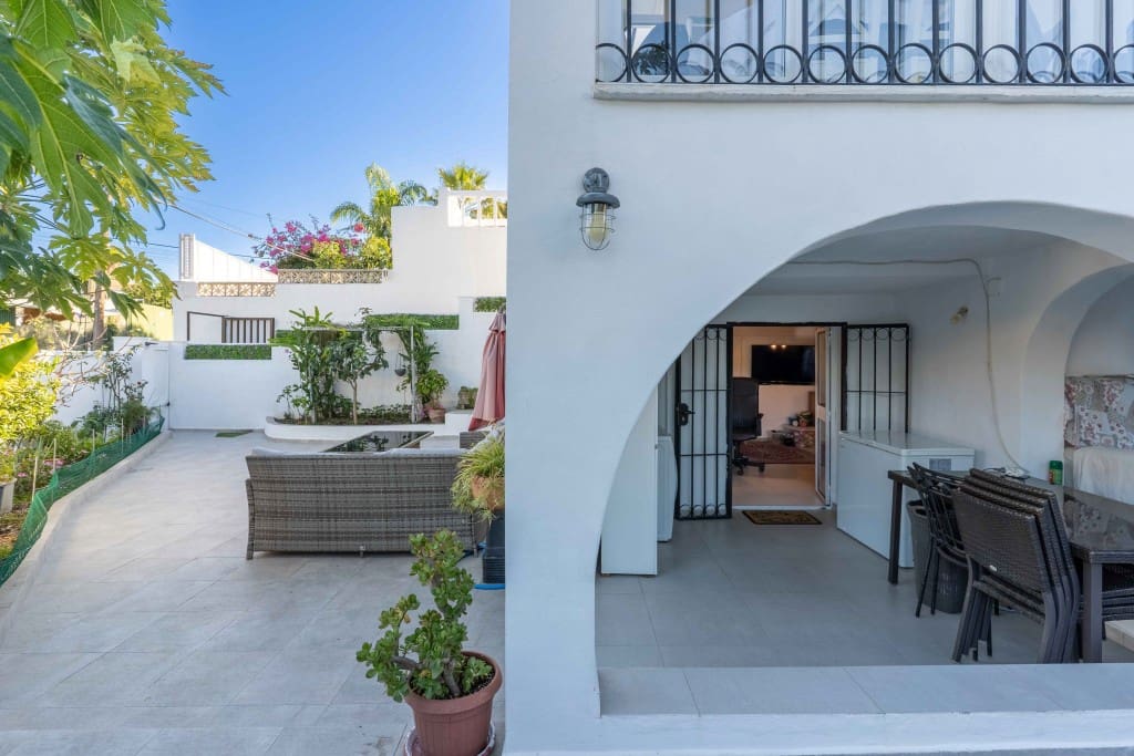 3 makuuhuone Paritalo myytävänä paikassa Estepona mukana uima-altaan - 360 000 € (Ref: 9431581)