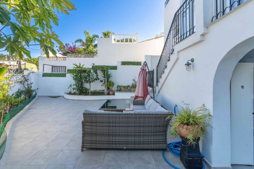 3 makuuhuone Paritalo myytävänä paikassa Estepona mukana uima-altaan - 360 000 € (Ref: 9431581)