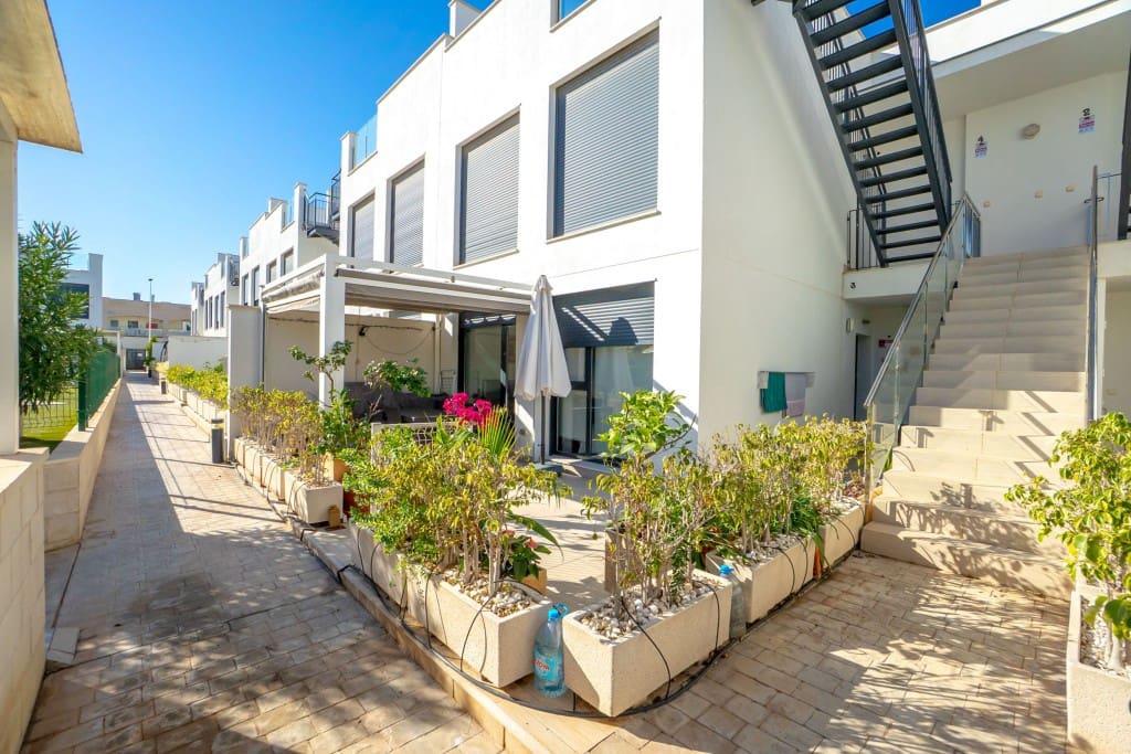 3 soverom Leilighet til salgs i Punta Prima med svømmebasseng - € 295 000 (Ref: 9433140)