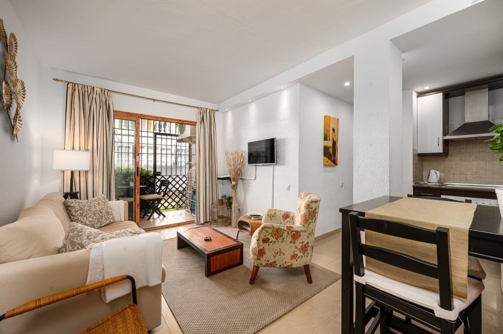 2 sovrum Lägenhet till salu i Nerja med pool - 350 000 € (Ref: 9445861)