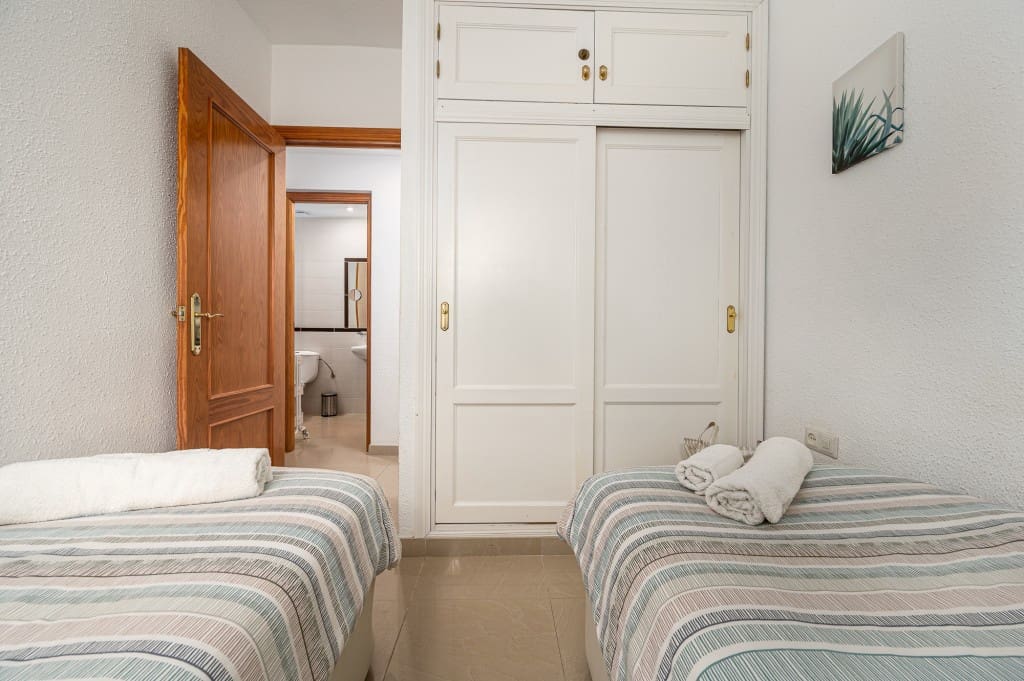 2 sovrum Lägenhet till salu i Nerja med pool - 350 000 € (Ref: 9445861)