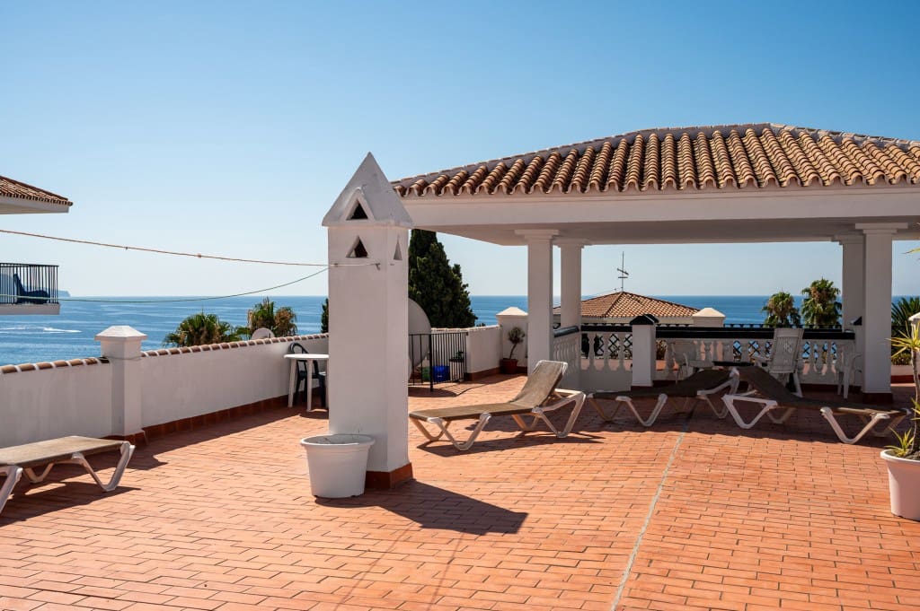 2 sovrum Lägenhet till salu i Nerja med pool - 350 000 € (Ref: 9445861)