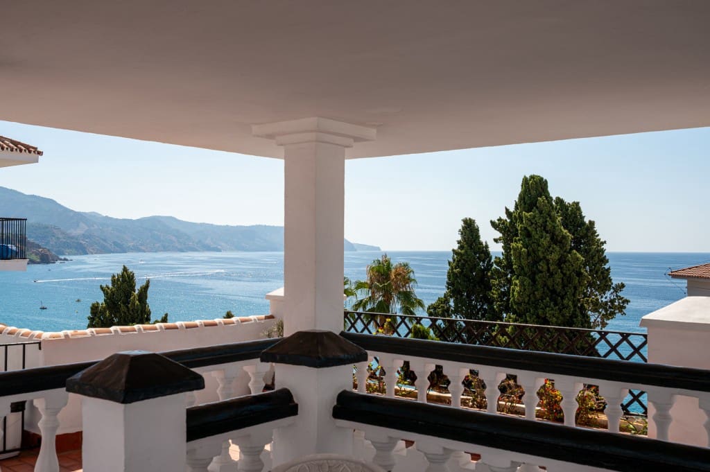 2 sovrum Lägenhet till salu i Nerja med pool - 350 000 € (Ref: 9445861)