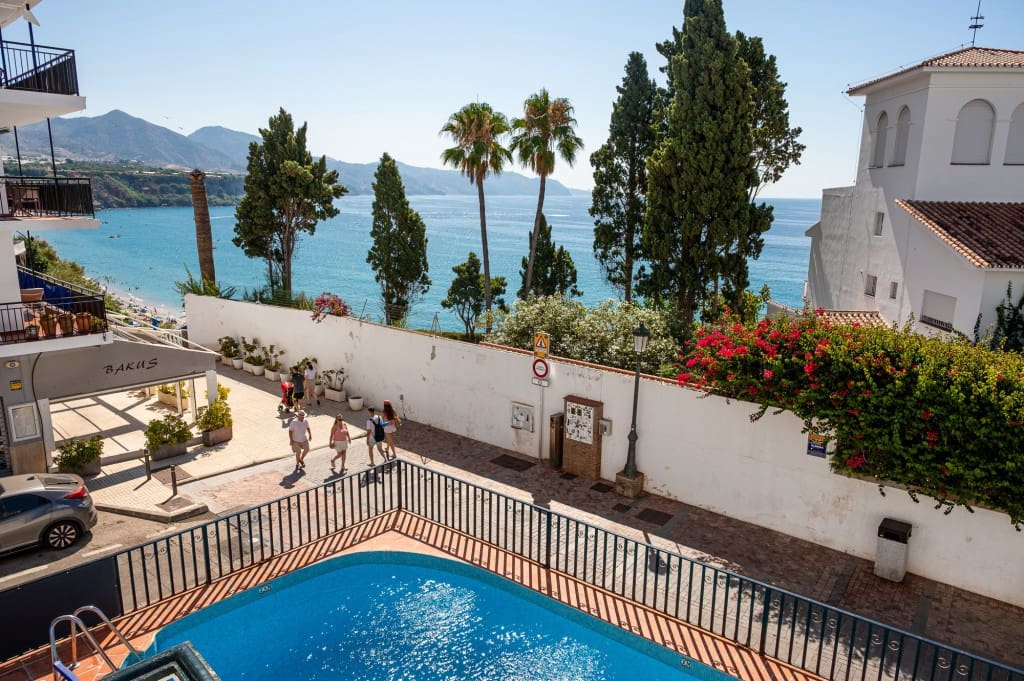 2 sovrum Lägenhet till salu i Nerja med pool - 350 000 € (Ref: 9445861)