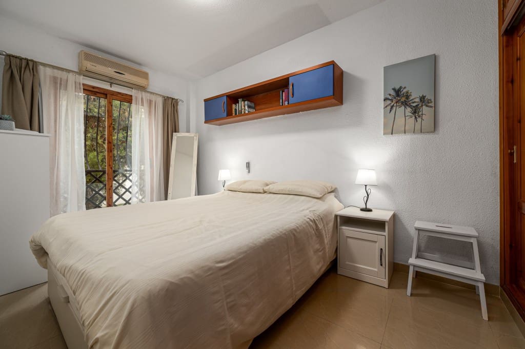 2 bedroom Apartment for sale in Nerja with pool - € 350,000 (Ref: 9445861)