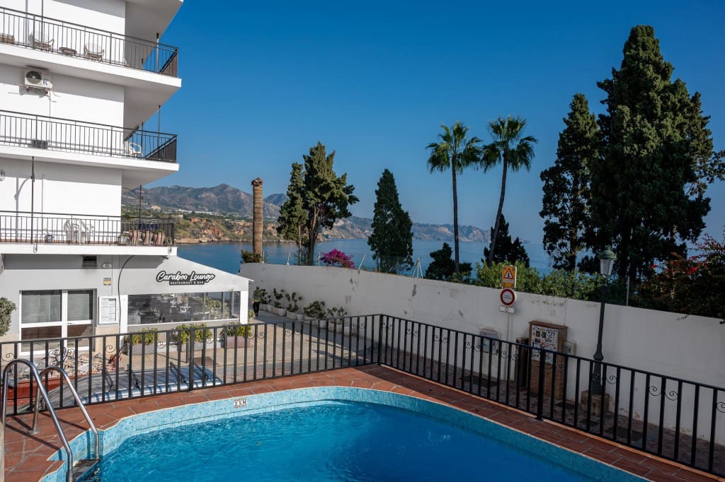 2 bedroom Apartment for sale in Nerja with pool - € 350,000 (Ref: 9445861)