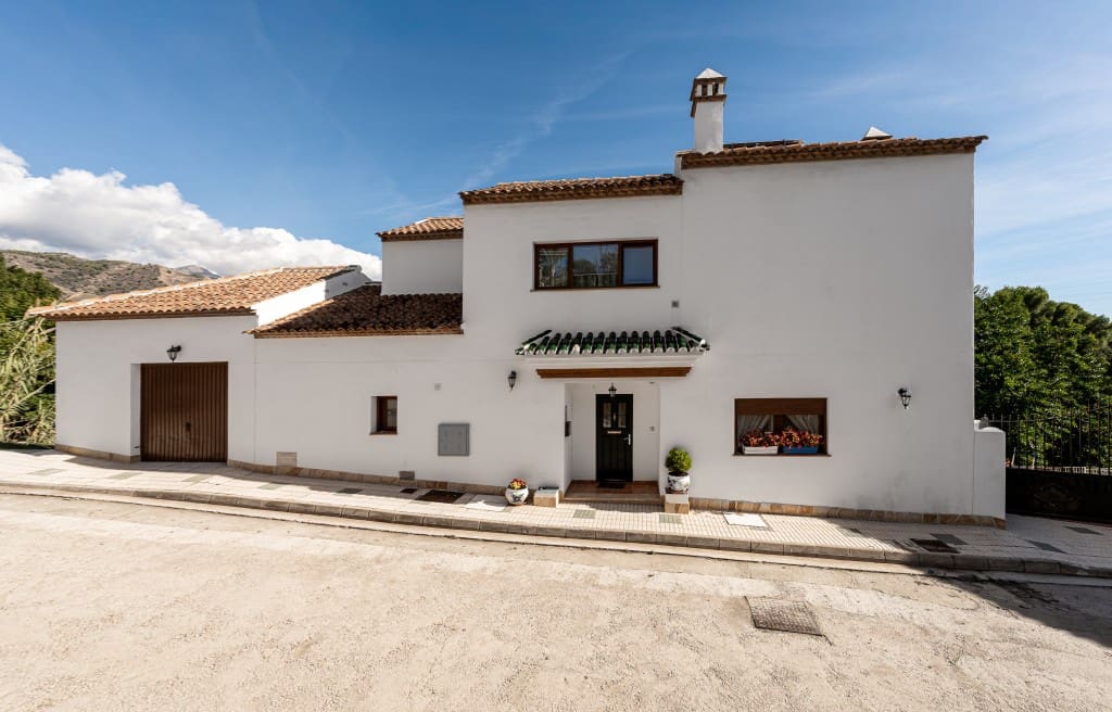 4 soverom Villa til salgs i Nerja med svømmebasseng - € 1 300 000 (Ref: 9445862)